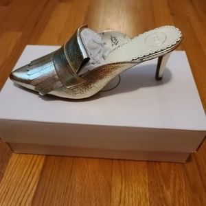 Wingtip fringe mules